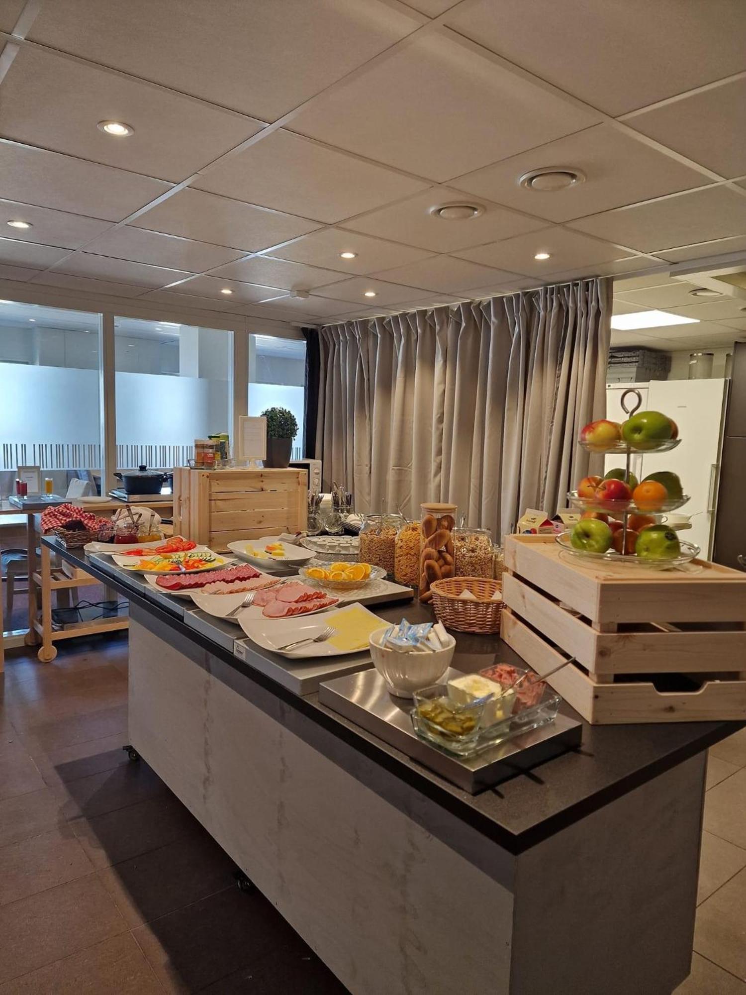 Hotell City แฮร์เนอซันด์ ภายนอก รูปภาพ